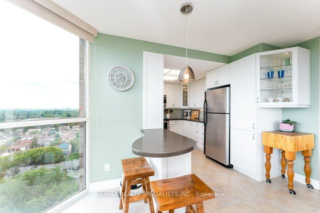 880 Dundas Street W, Unit 1106 thumbnail 15