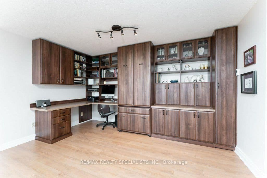 880 Dundas Street W, Unit 1106 thumbnail 23