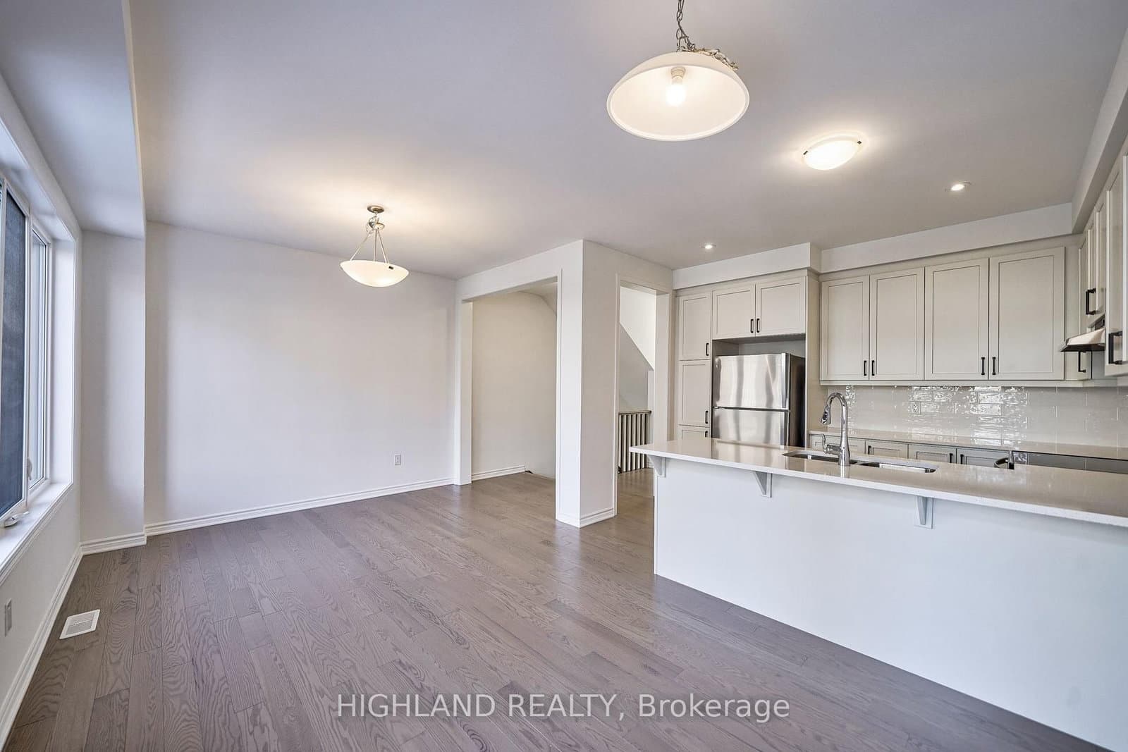 155 Settlers Road E thumbnail 12
