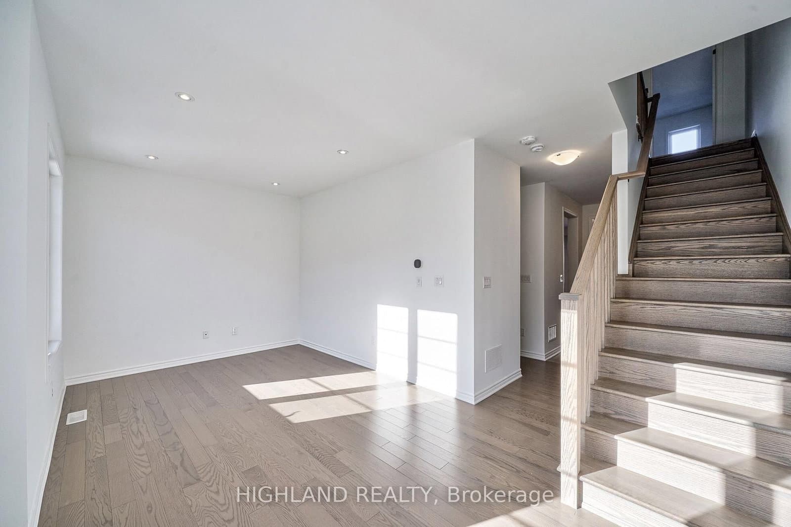 155 Settlers Road E thumbnail 20