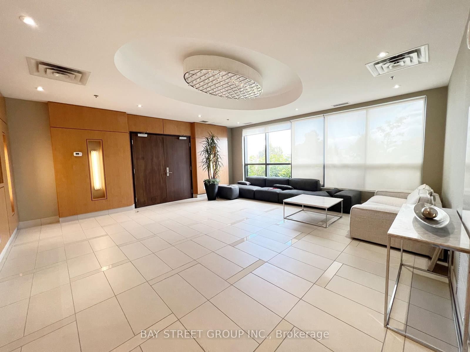 840 Queens Plate Drive, Unit 409 thumbnail 12
