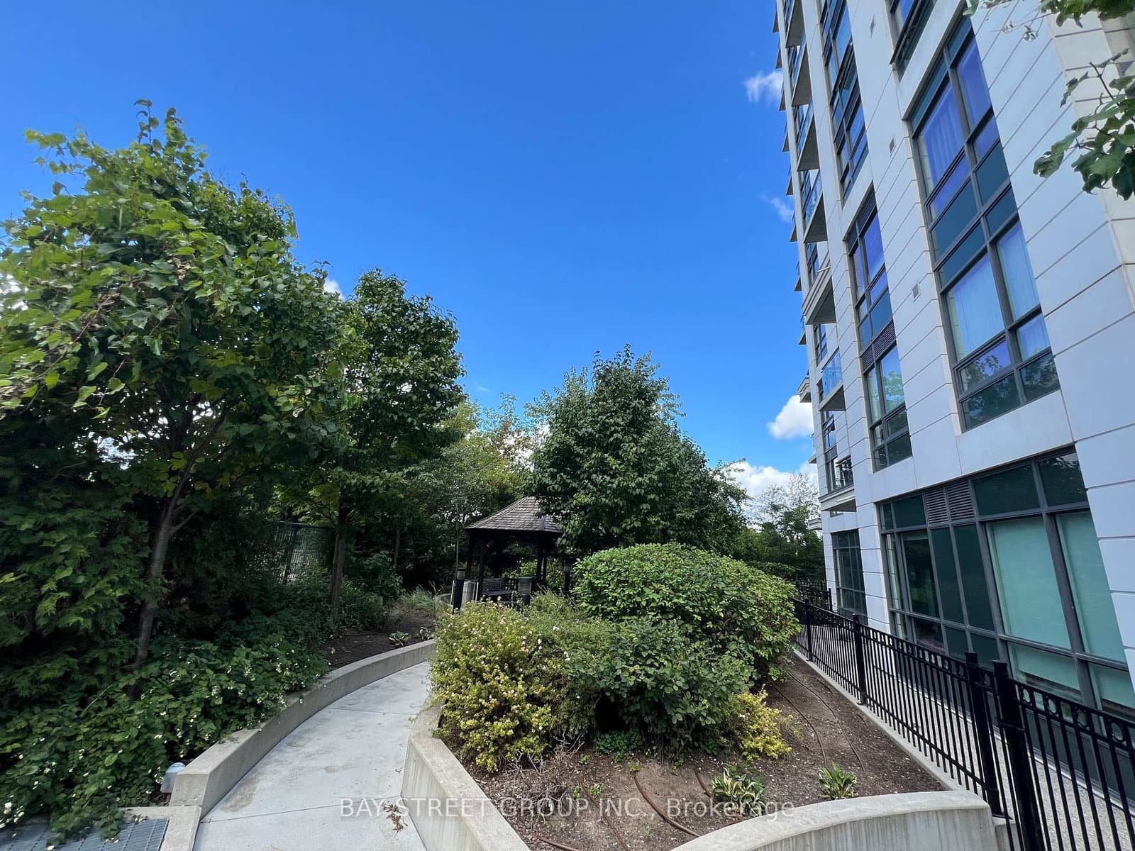 840 Queens Plate Drive, Unit 409 thumbnail 14
