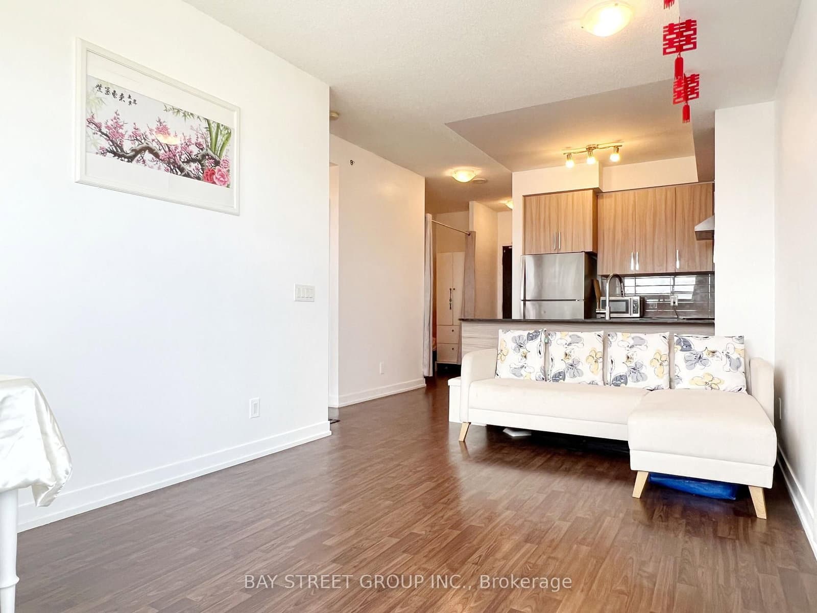 840 Queens Plate Drive, Unit 409 thumbnail 2