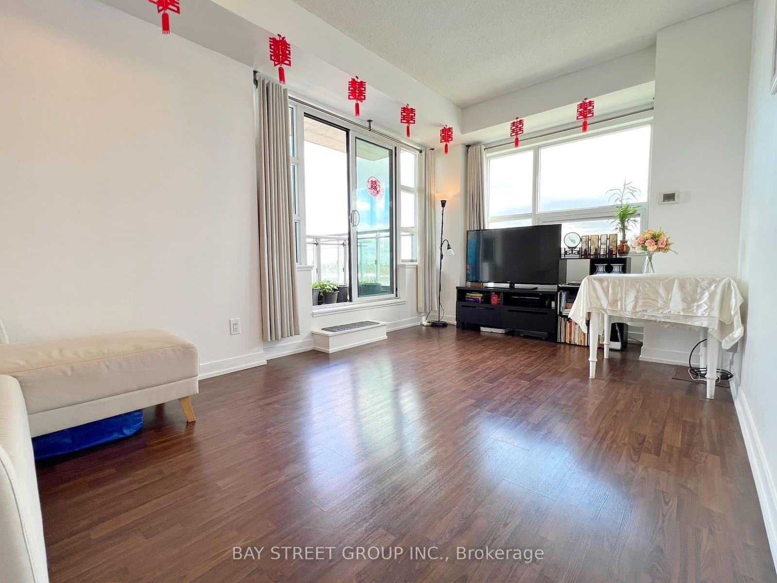 840 Queens Plate Drive, Unit 409 thumbnail 4