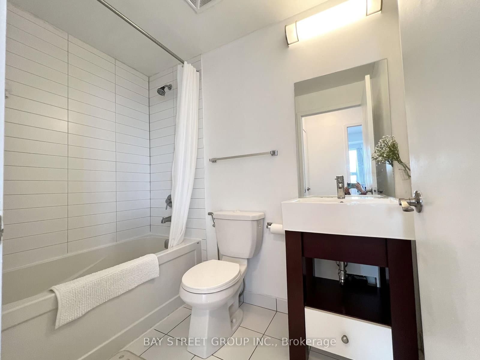840 Queens Plate Drive, Unit 409 thumbnail 8
