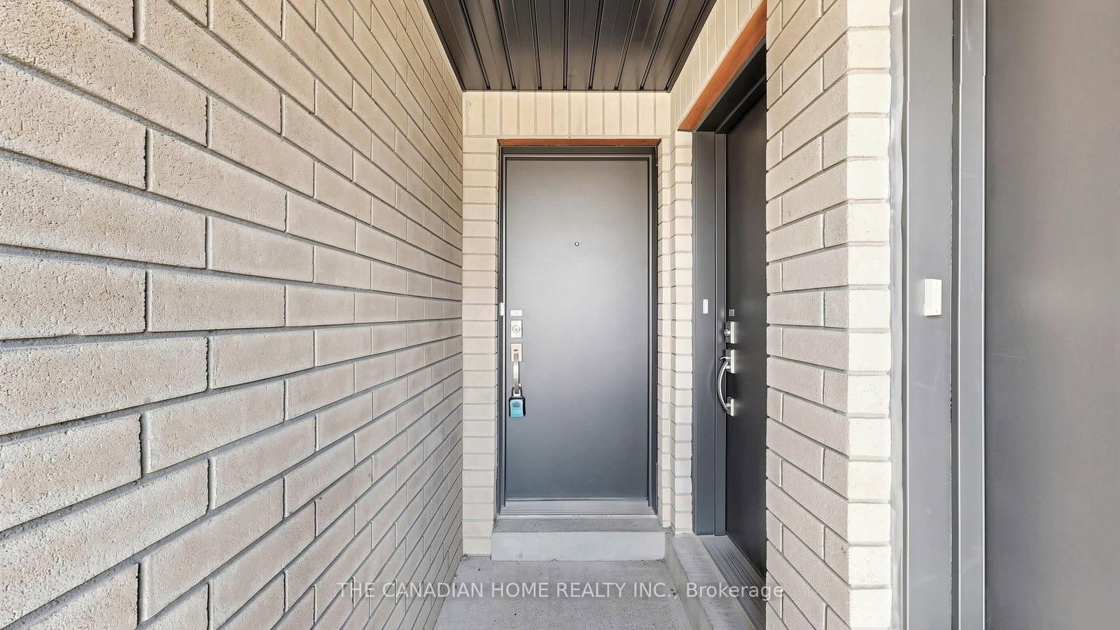 45 Romilly Avenue, Unit 4 thumbnail 3