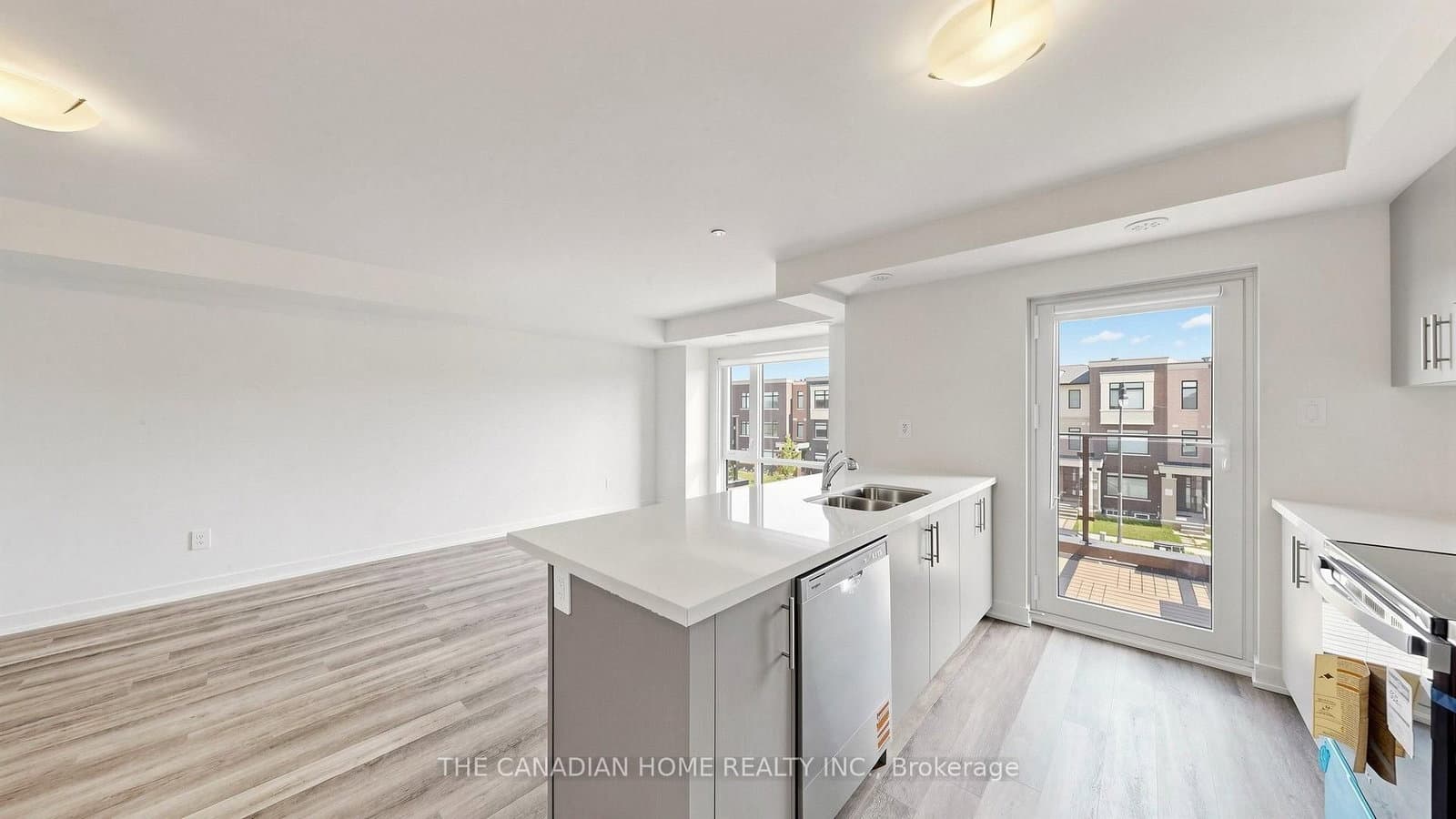 45 Romilly Avenue, Unit 4 thumbnail 7