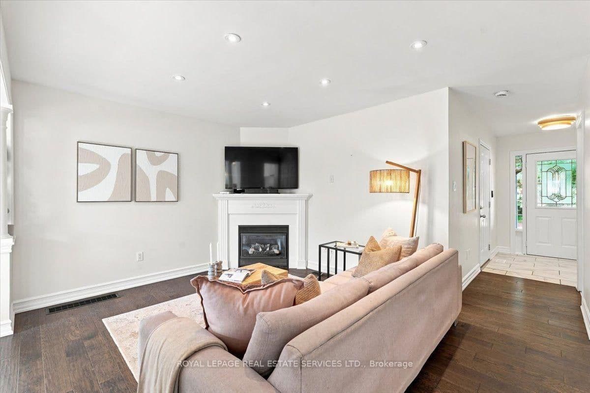 2970 Berwick Drive, Unit 3 thumbnail 3