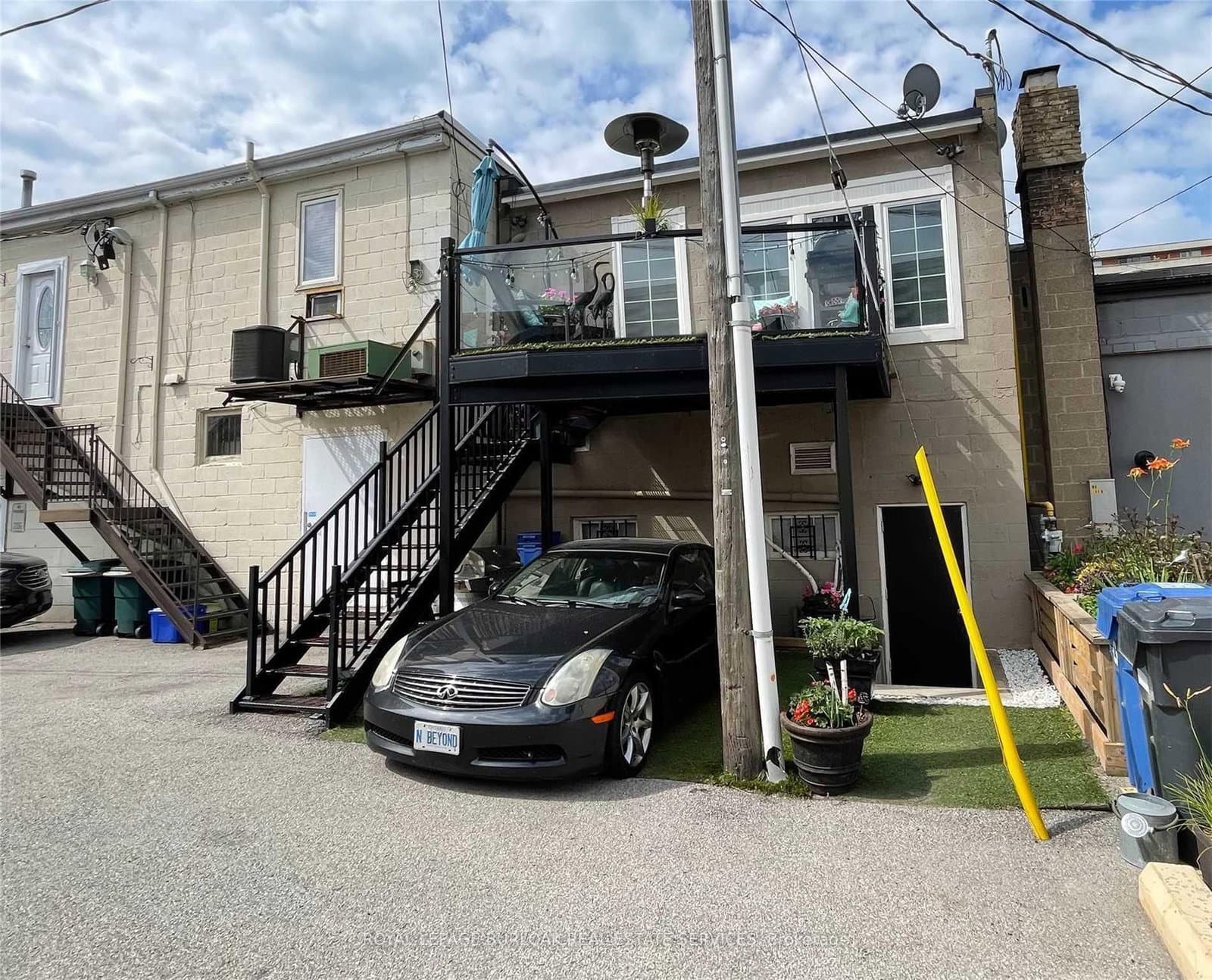 453 Brant Street thumbnail 18