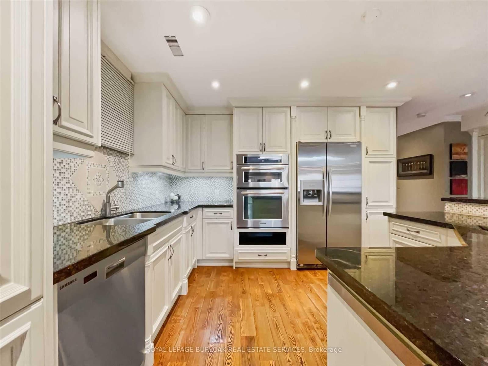 453 Brant Street thumbnail 9