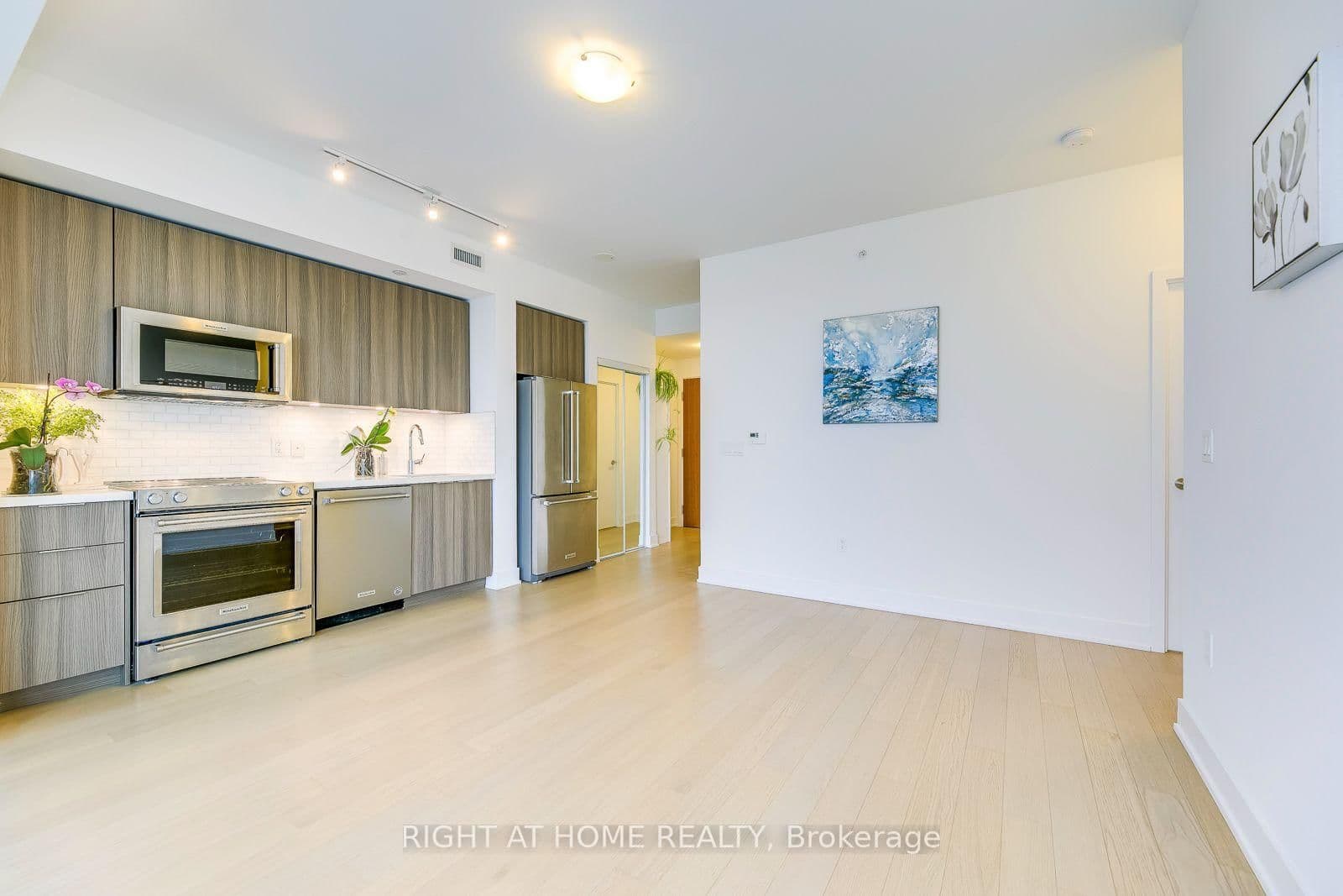 30 Shore Breeze Drive, Unit 4611 thumbnail 4