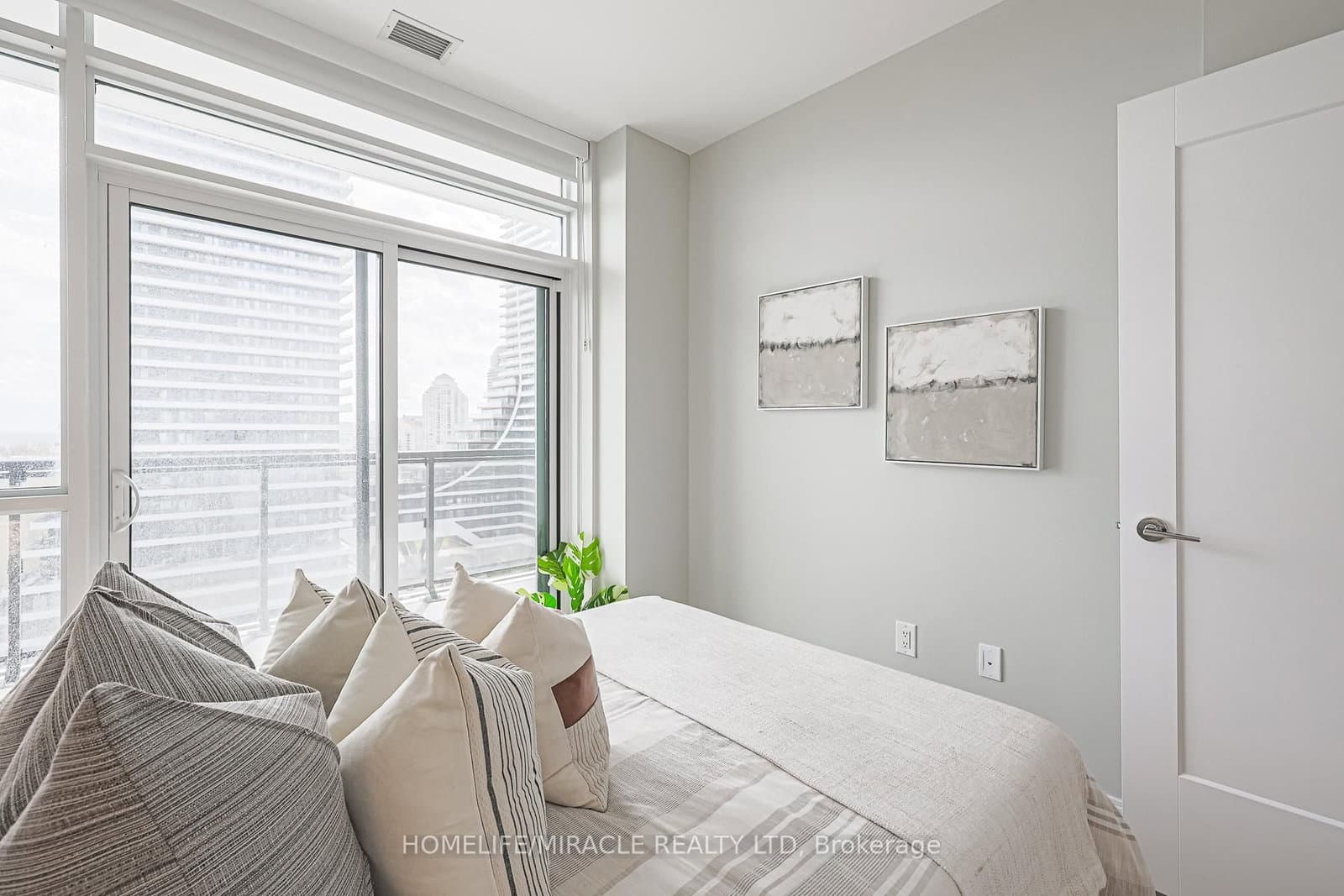 65 Annie Craig Drive, Unit 1110 thumbnail 32