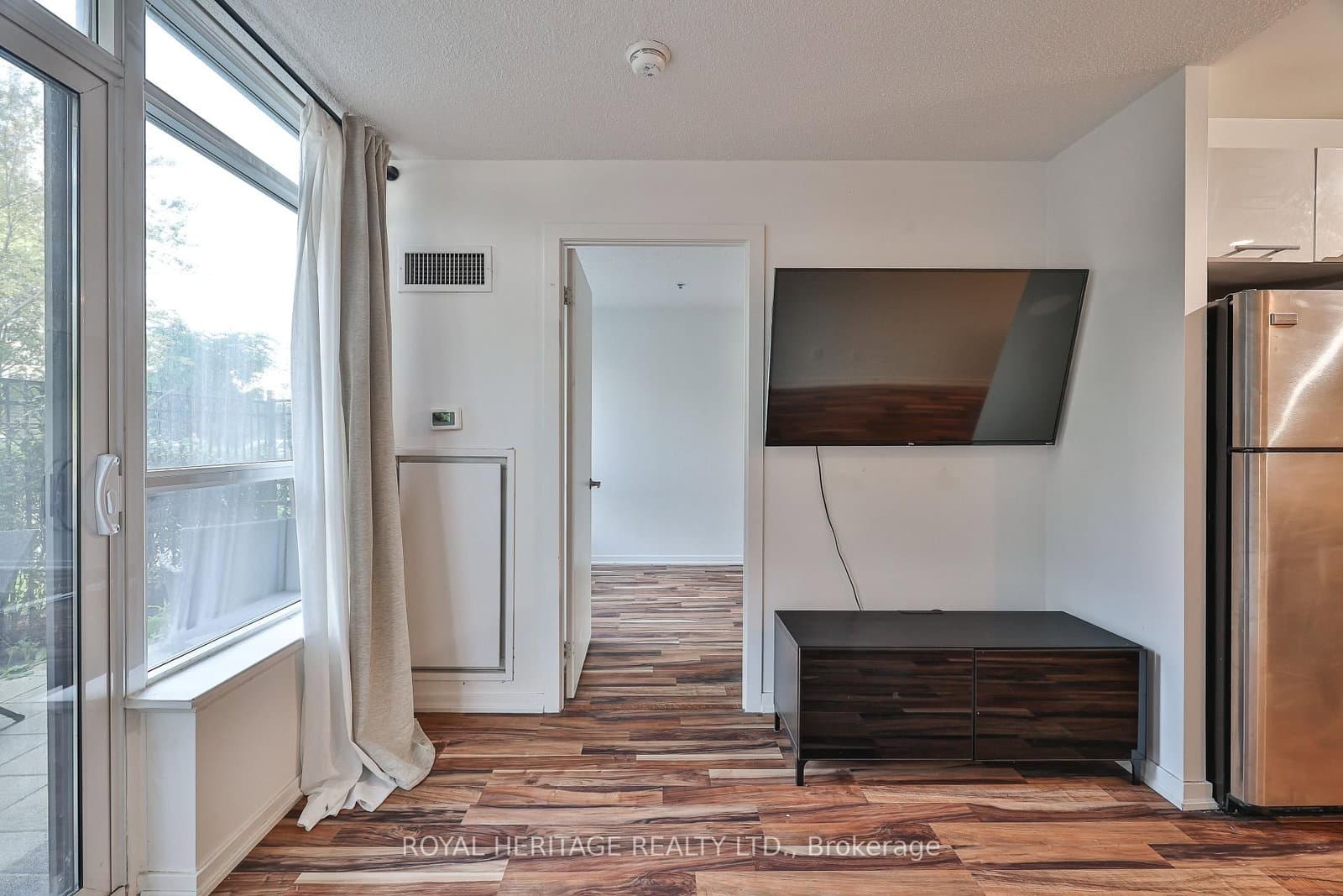 38 Joe Shuster Way, Unit 104 thumbnail 13