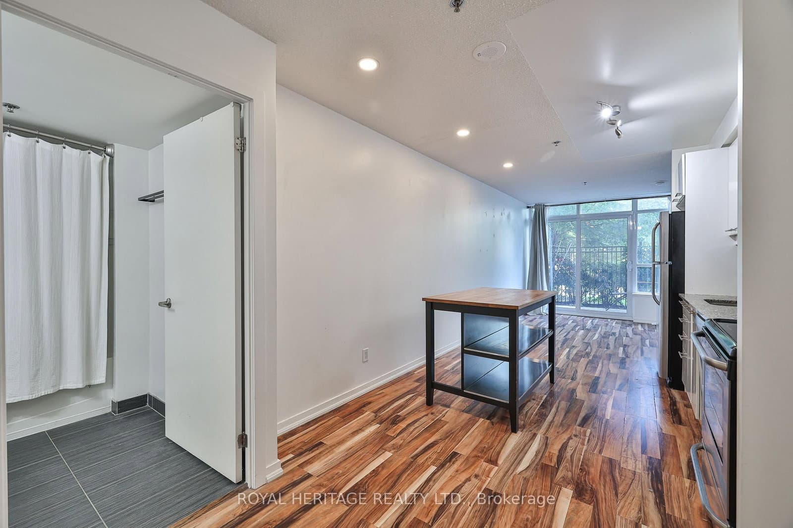 38 Joe Shuster Way, Unit 104 thumbnail 4