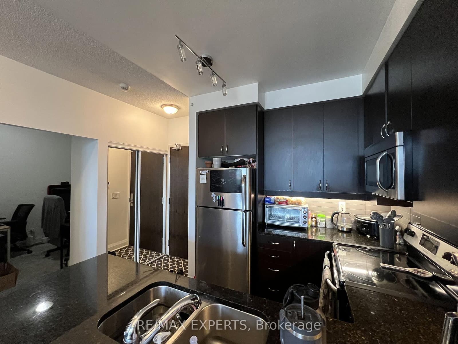1185 The Queensway, Unit 215 thumbnail 4