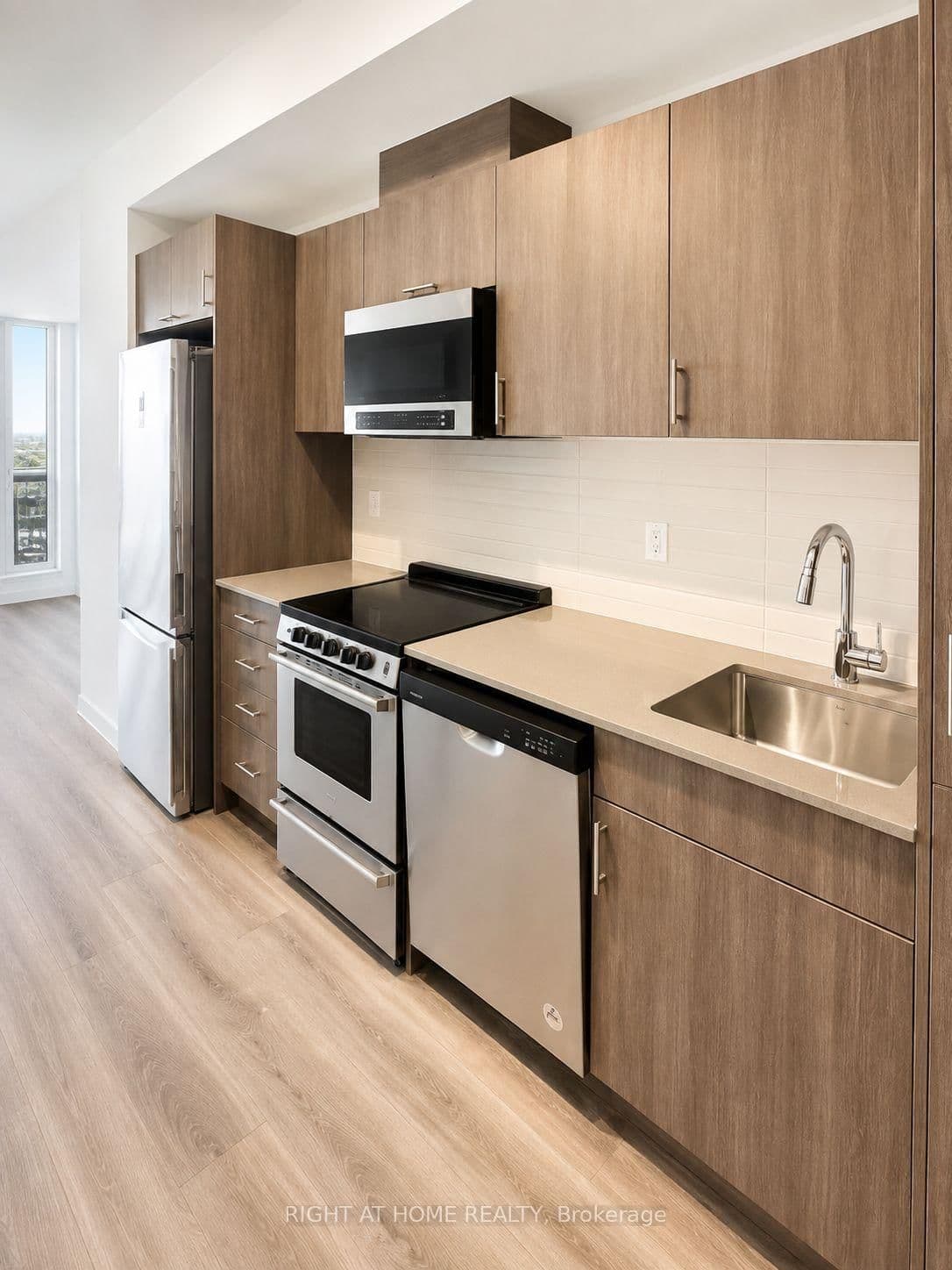 412 Silver Maple Road, Unit 303 thumbnail 5