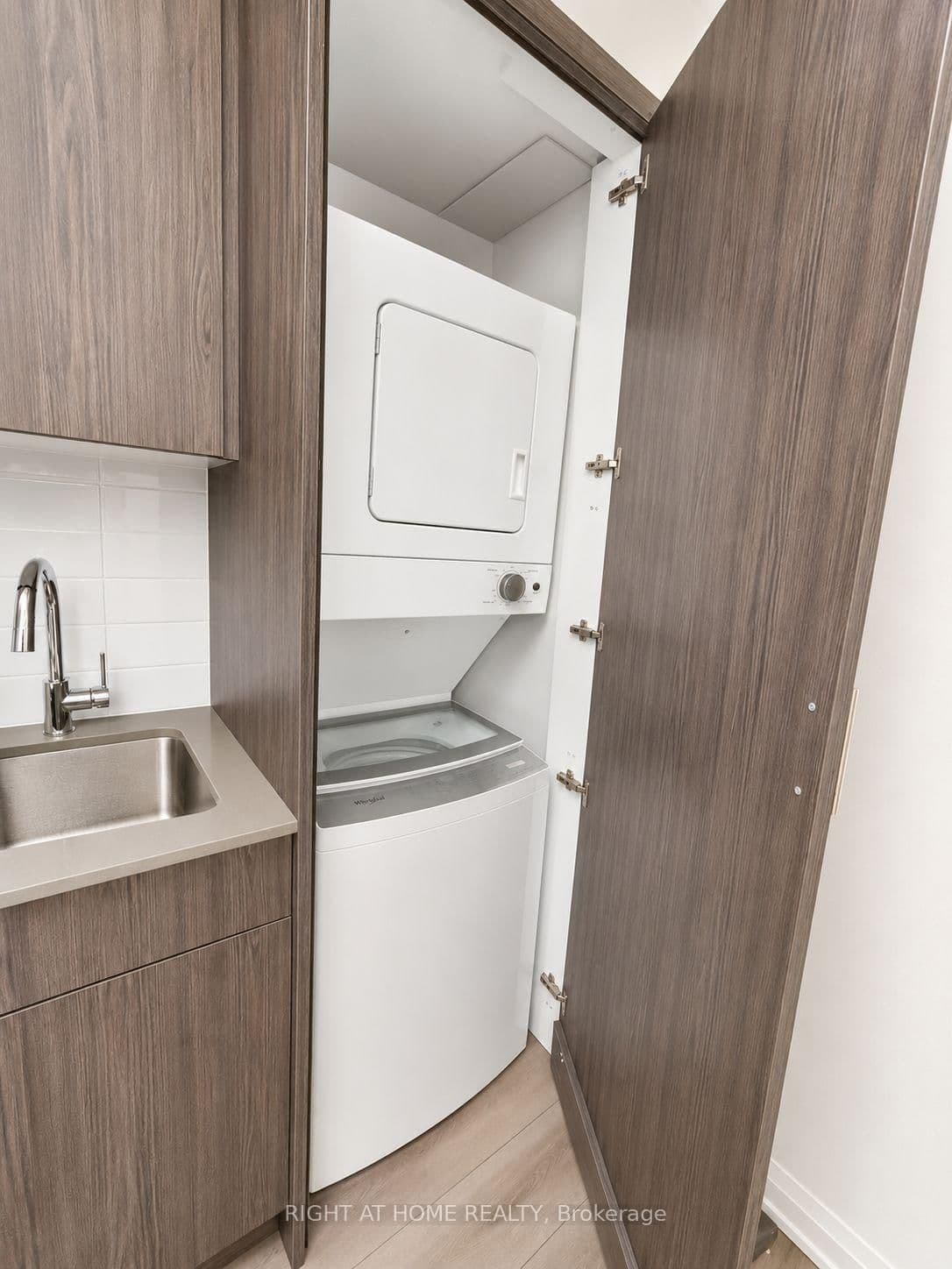 412 Silver Maple Road, Unit 303 thumbnail 6