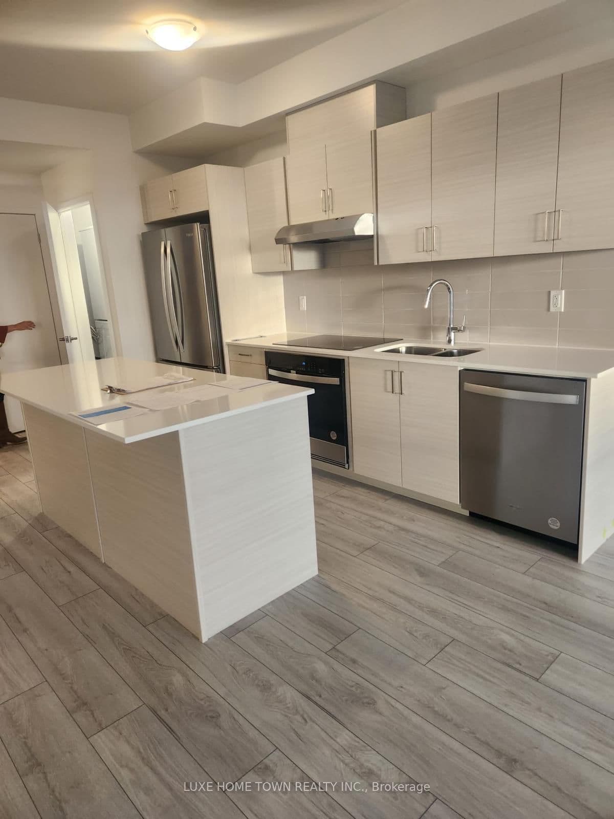 1035 Southdown Road, Unit 910 thumbnail 2