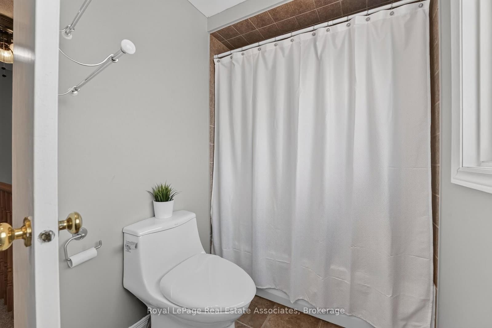 8 Horsham Street thumbnail 32