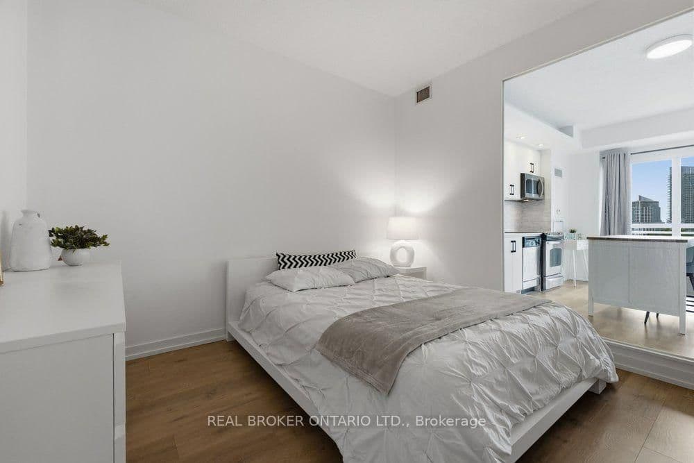 165 Legion Road N, Unit 825 thumbnail 10