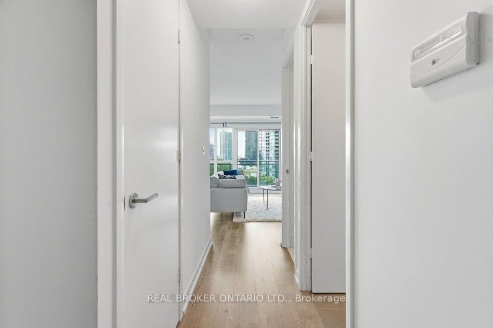 165 Legion Road N, Unit 825 thumbnail 12