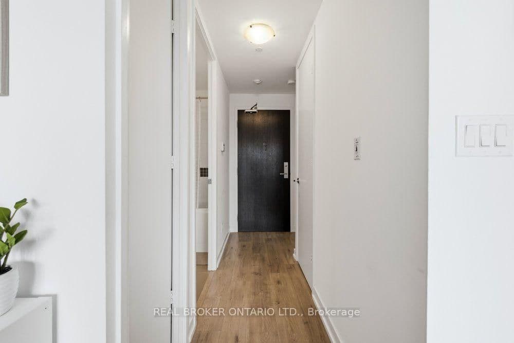 165 Legion Road N, Unit 825 thumbnail 13
