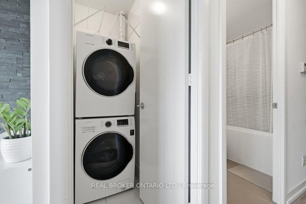 165 Legion Road N, Unit 825 thumbnail 14