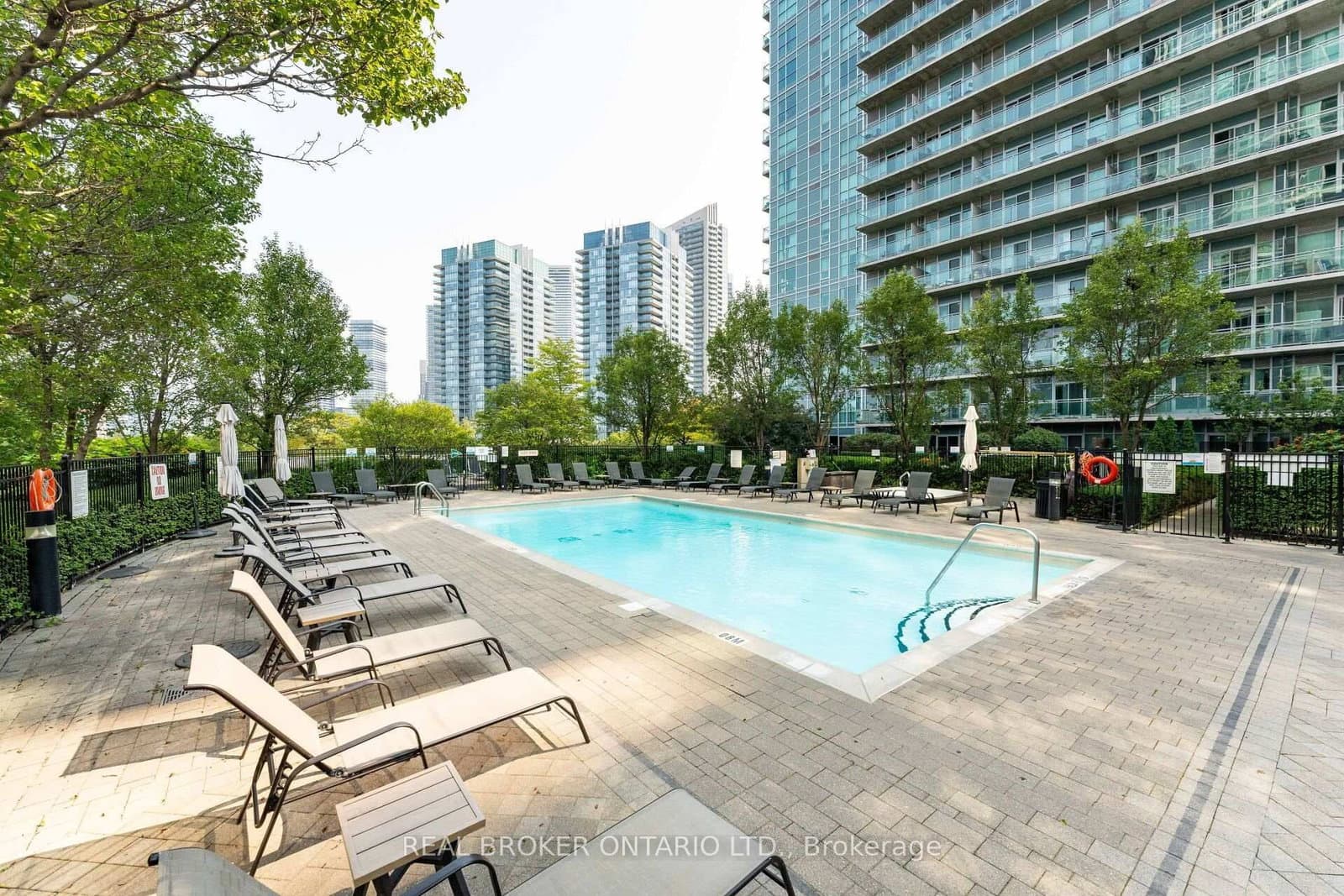 165 Legion Road N, Unit 825 thumbnail 26