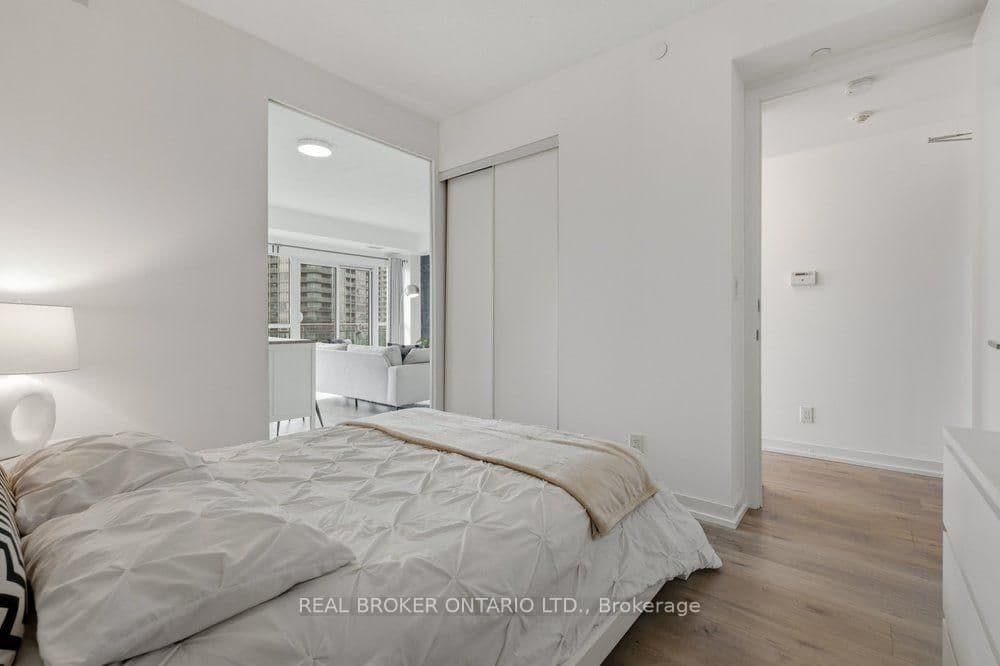 165 Legion Road N, Unit 825 thumbnail 10