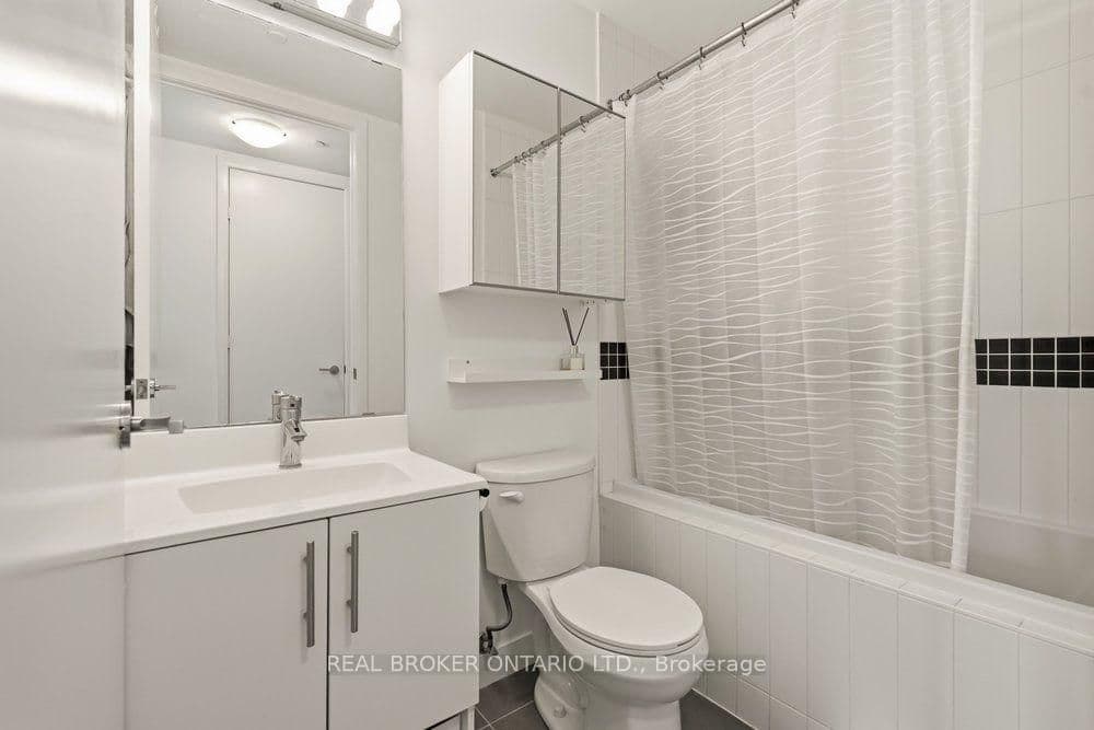 165 Legion Road N, Unit 825 thumbnail 11