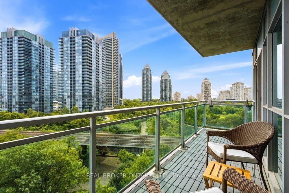 165 Legion Road N, Unit 825 thumbnail 13