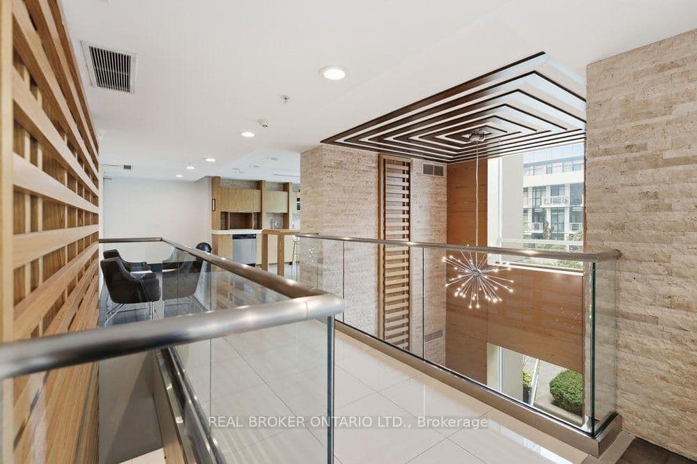 165 Legion Road N, Unit 825 thumbnail 14