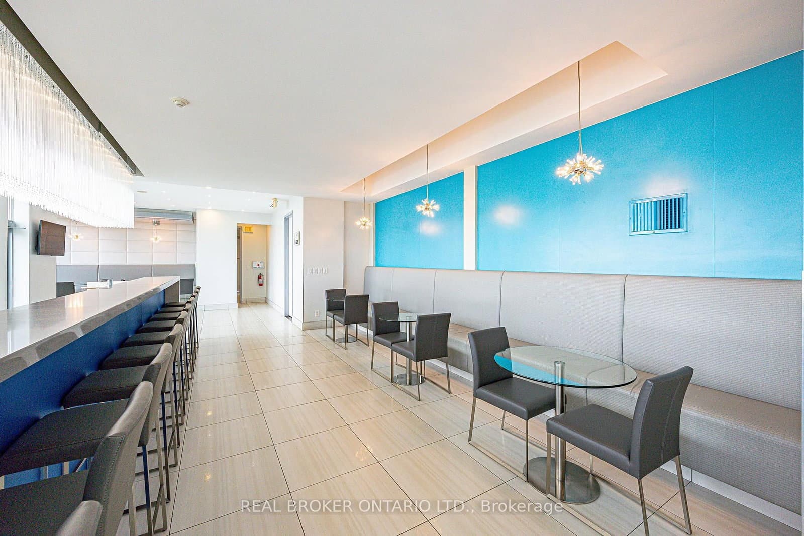 165 Legion Road N, Unit 825 thumbnail 19