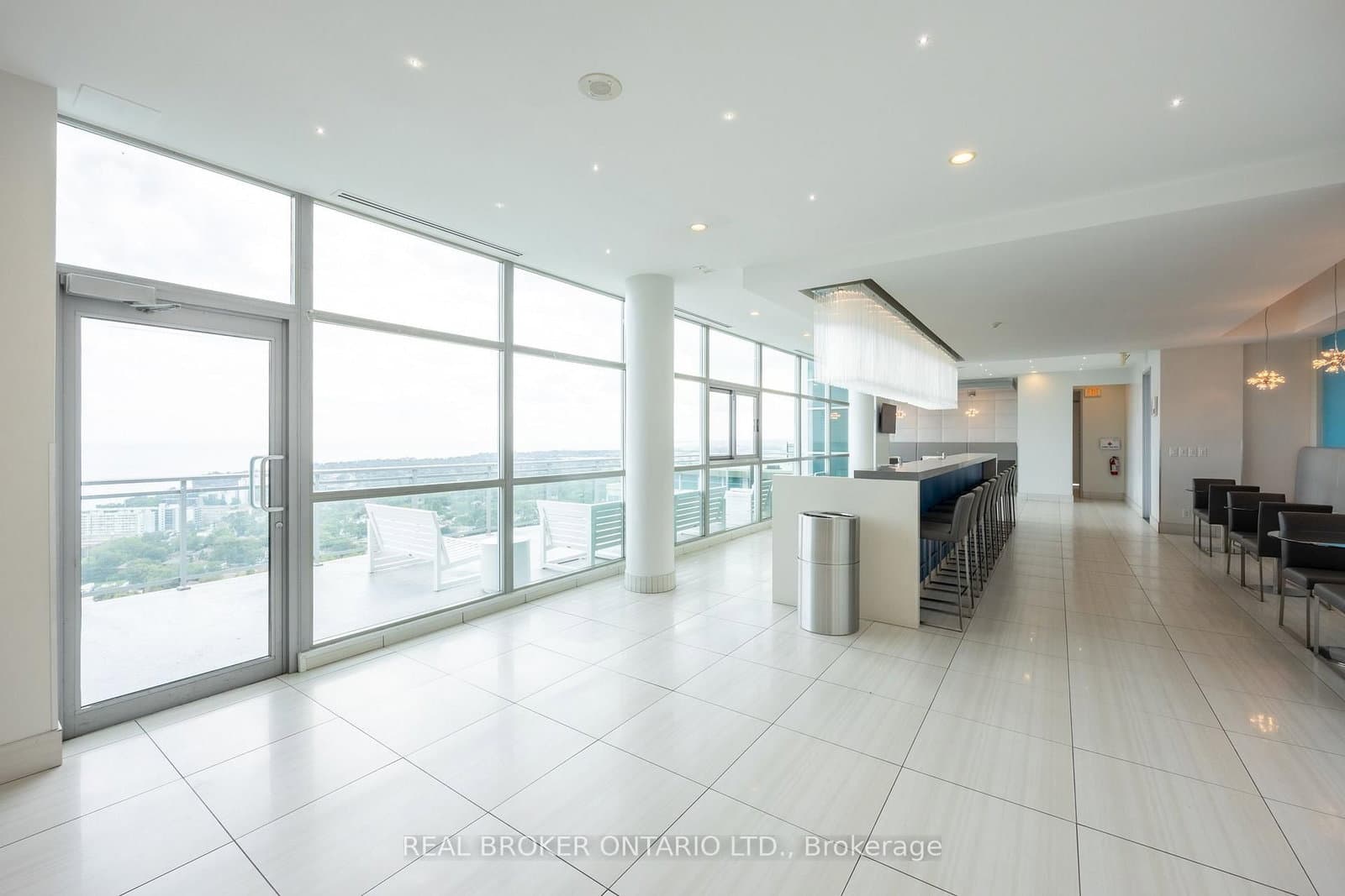 165 Legion Road N, Unit 825 thumbnail 20