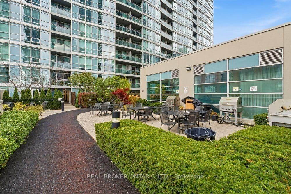 165 Legion Road N, Unit 825 thumbnail 24