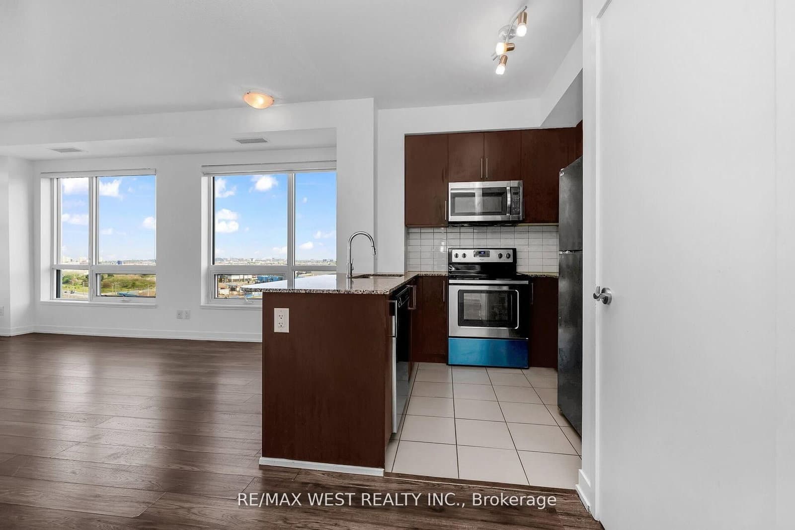 840 Queens Plate Drive, Unit 1211 thumbnail 18
