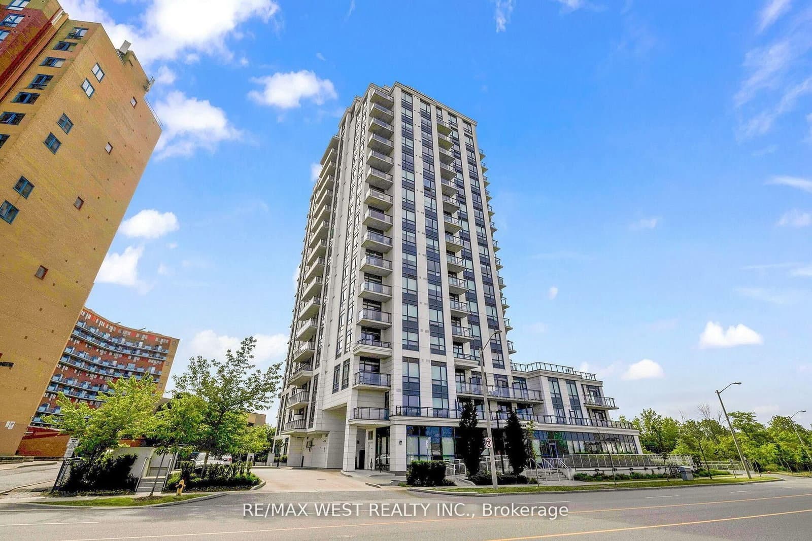 840 Queens Plate Drive, Unit 1211 thumbnail 2