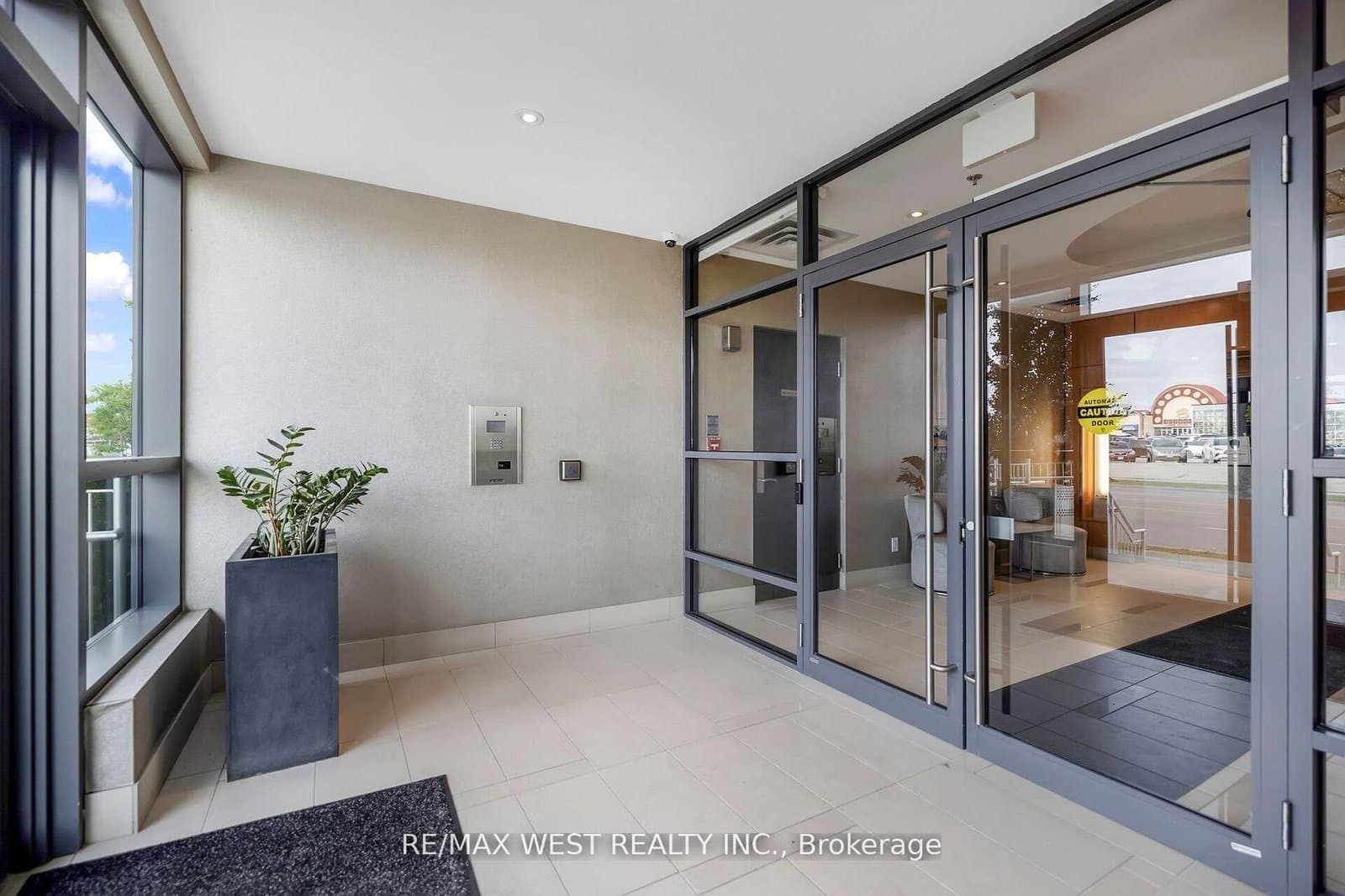 840 Queens Plate Drive, Unit 1211 thumbnail 7