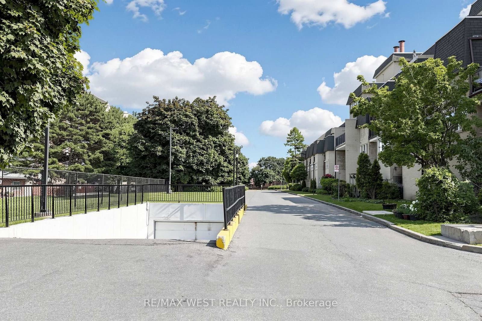 1624 Bloor Street, Unit 105 thumbnail 2