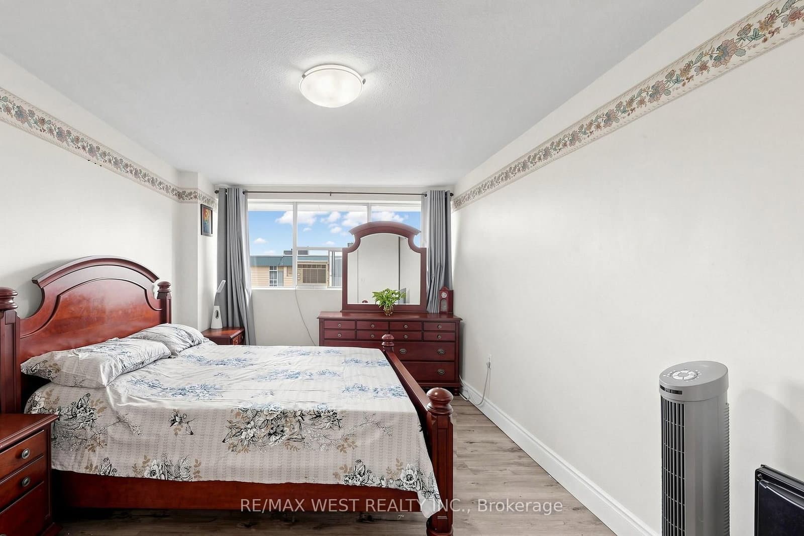 1624 Bloor Street, Unit 105 thumbnail 24