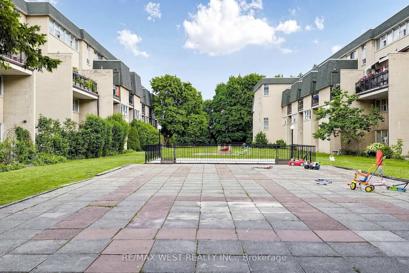 1624 Bloor Street, Unit 105 thumbnail 49