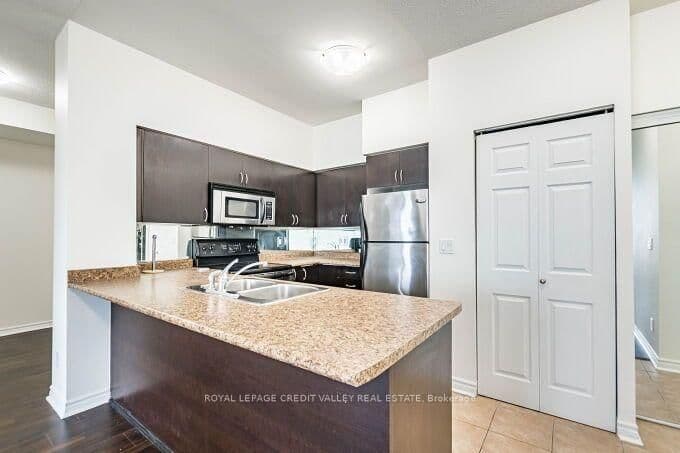 388 Prince Of Wales Drive, Unit 1706 thumbnail 17