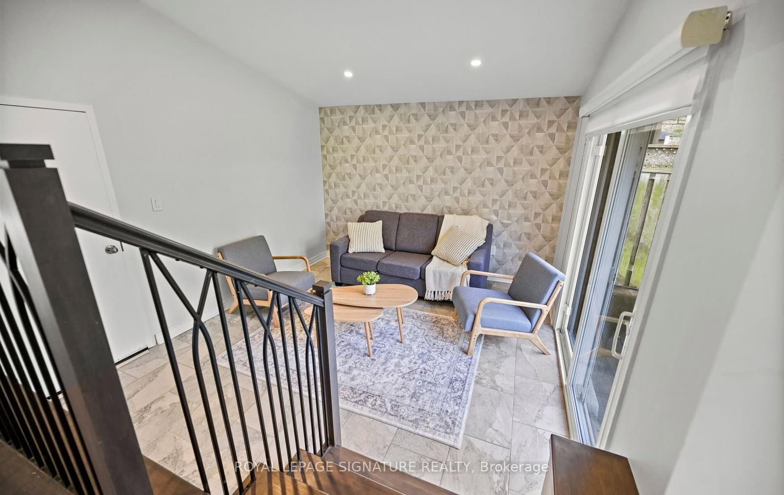 1207 Pinegrove Road thumbnail 9