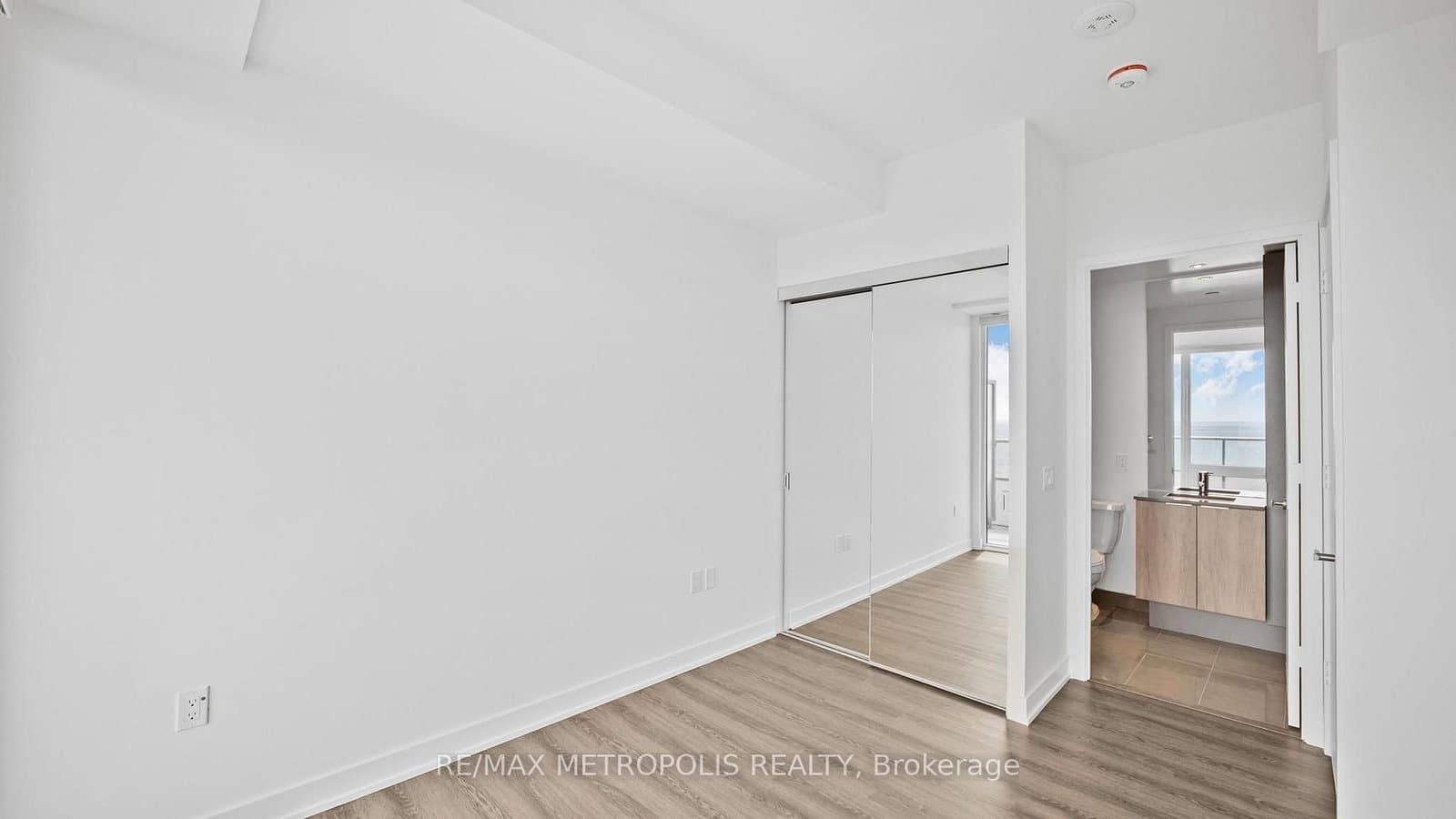 448 Burnhamthorpe Rd W 5611 thumbnail 15