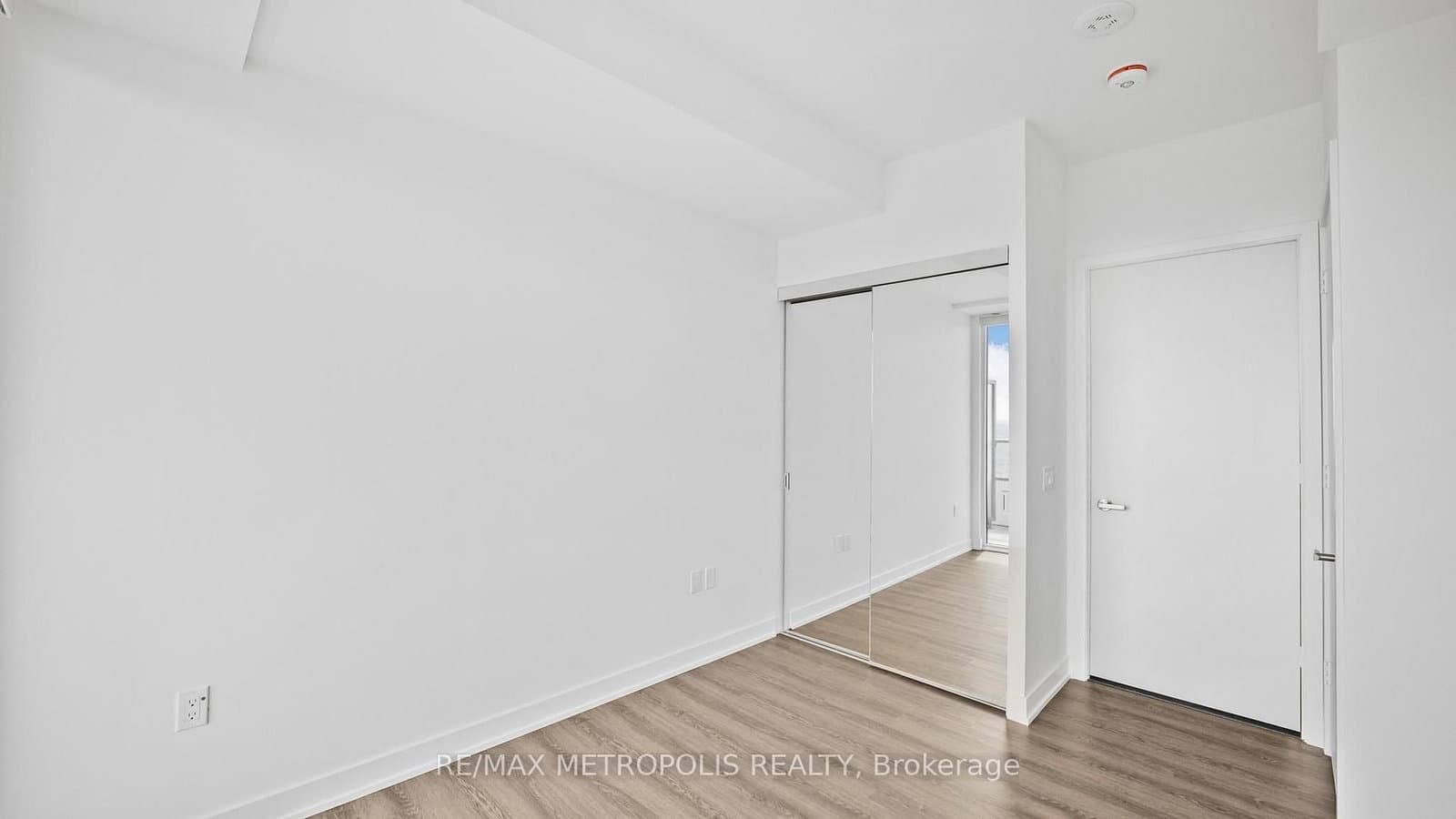 448 Burnhamthorpe Rd W 5611 thumbnail 16