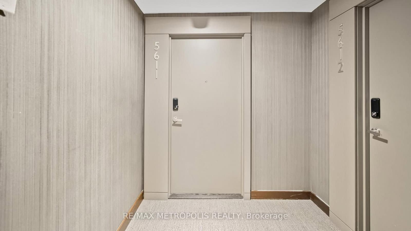 448 Burnhamthorpe Rd W 5611 thumbnail 4