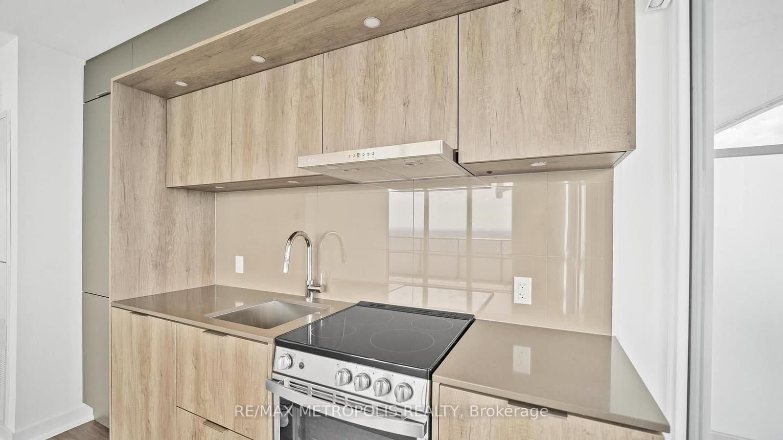 448 Burnhamthorpe Rd W 5611 thumbnail 5