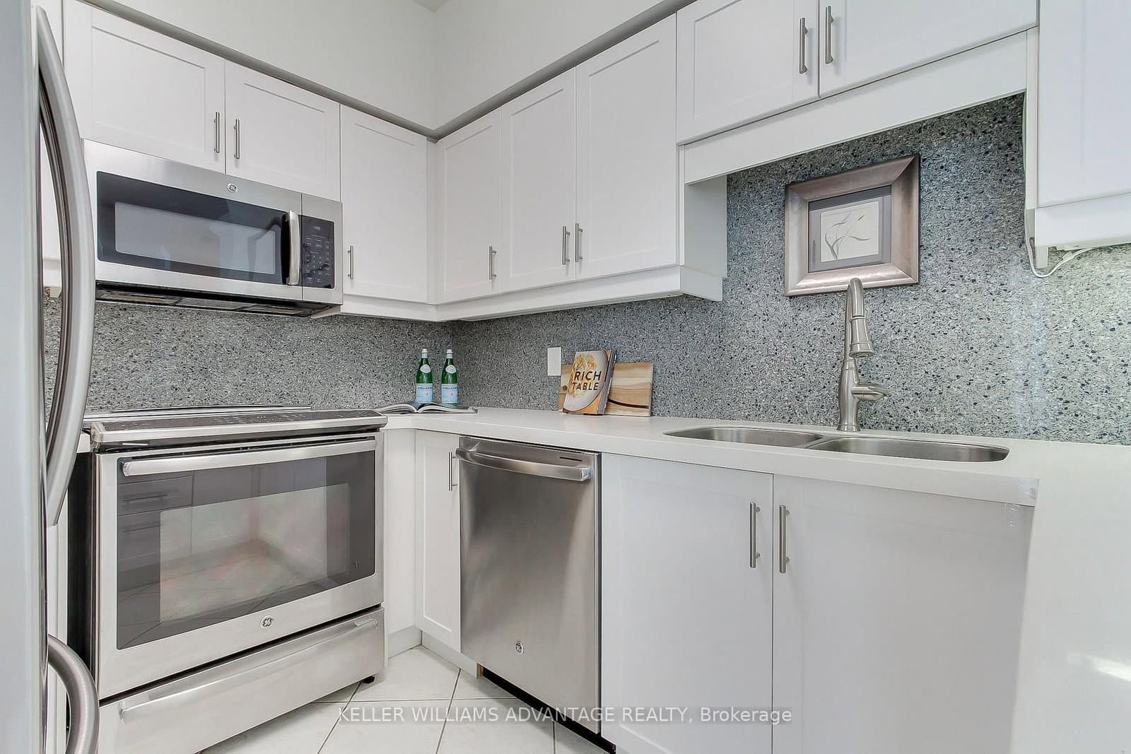 5 Marine Parade Drive, Unit 507 thumbnail 6