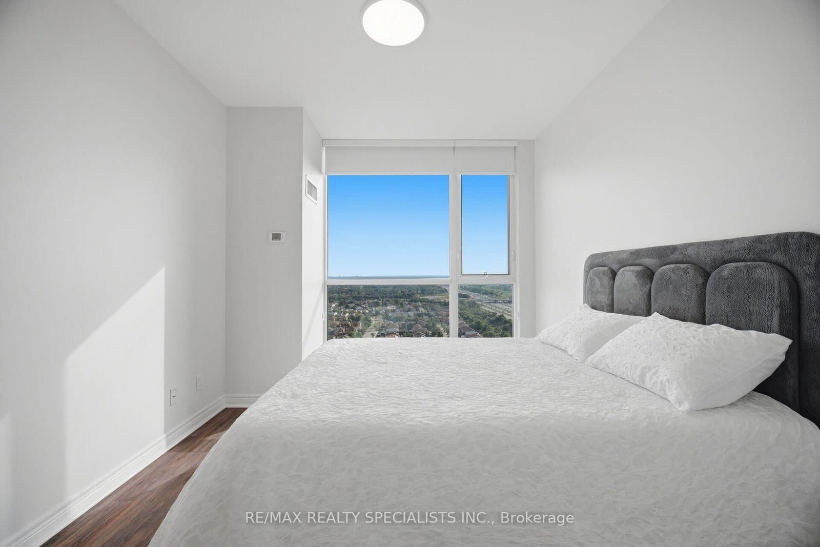 339 Rathburn Road W, Unit PH07 thumbnail 25
