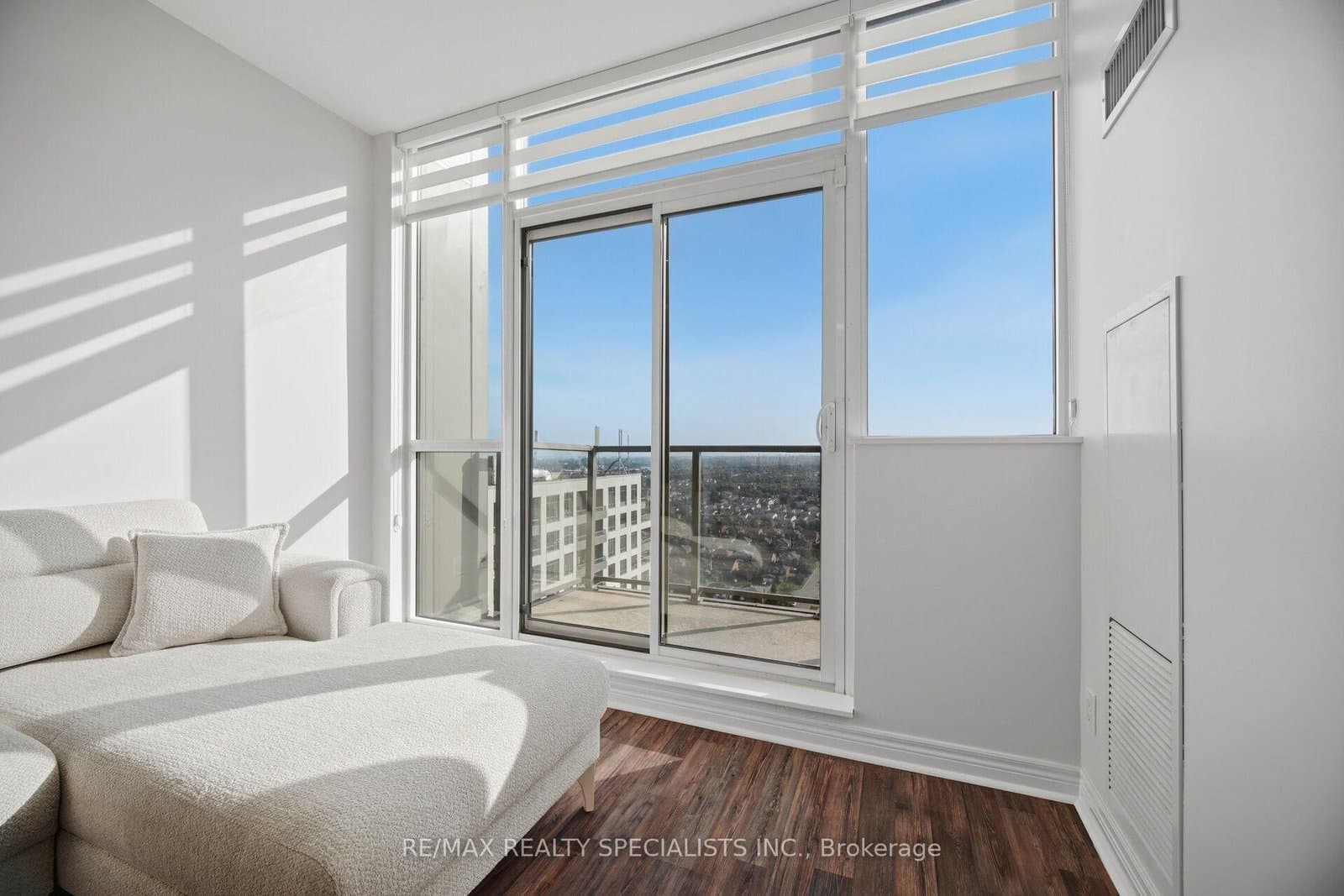 339 Rathburn Road W, Unit PH07 thumbnail 28